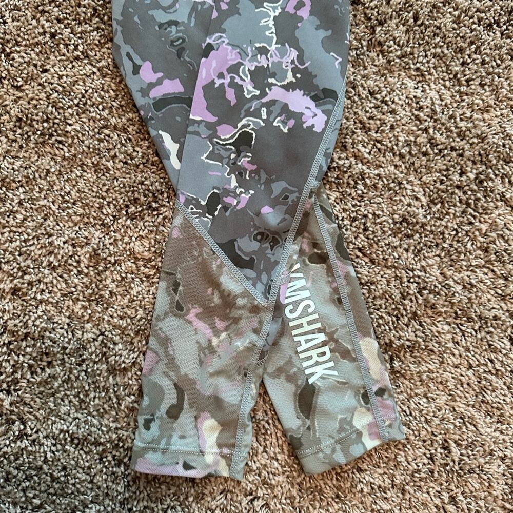 Gymshark Women’s Size Small patterned leggings, (see waist measurements) - Picture 5 of 11
